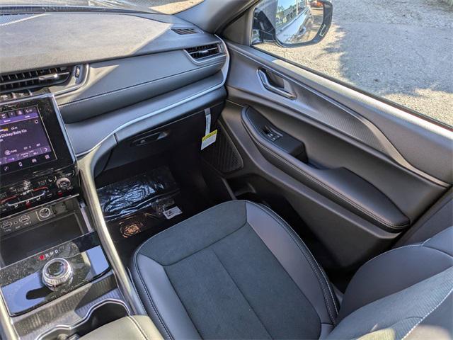 new 2025 Jeep Grand Cherokee car, priced at $41,495