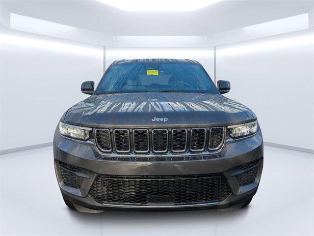 new 2025 Jeep Grand Cherokee car, priced at $40,175