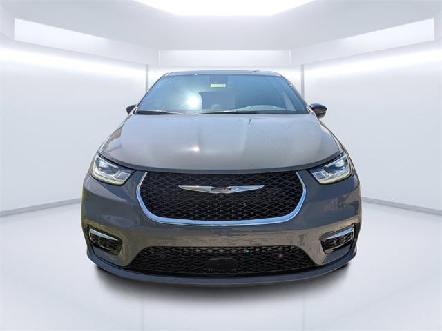 new 2025 Chrysler Pacifica car, priced at $45,685