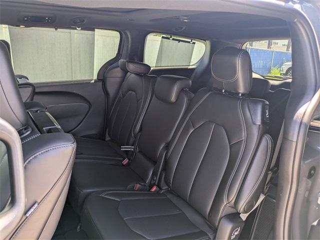 new 2025 Chrysler Pacifica car, priced at $45,685