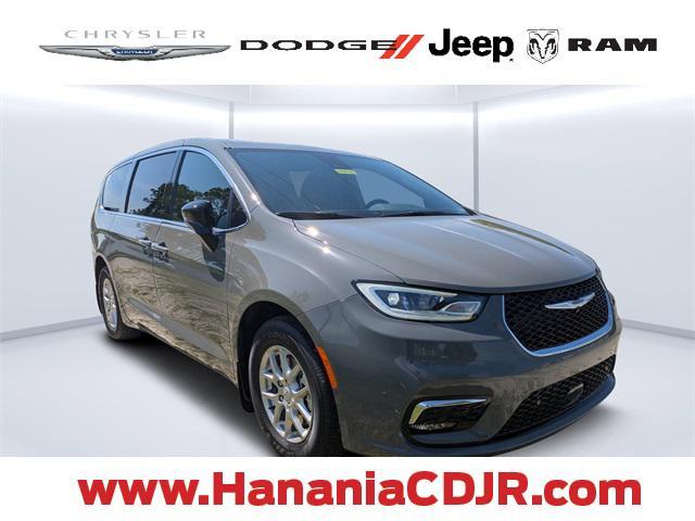 new 2025 Chrysler Pacifica car, priced at $45,685