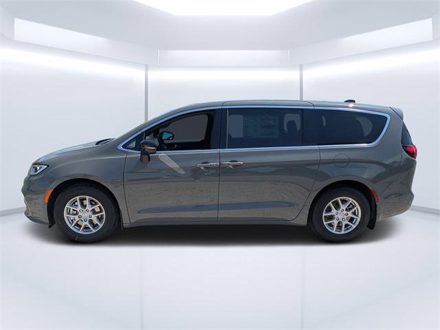new 2025 Chrysler Pacifica car, priced at $45,685