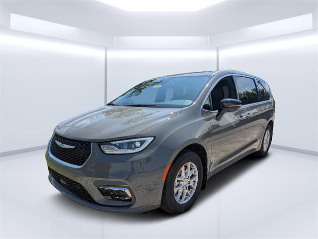 new 2025 Chrysler Pacifica car, priced at $45,685
