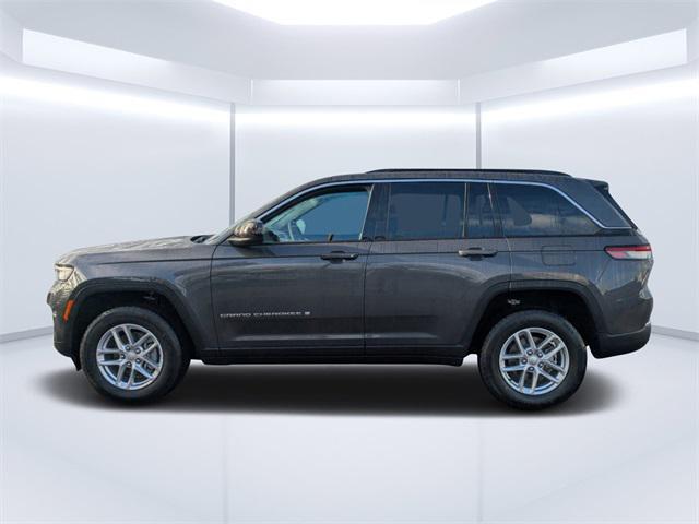 new 2025 Jeep Grand Cherokee car, priced at $40,175