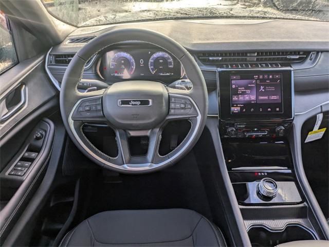 new 2025 Jeep Grand Cherokee car, priced at $40,175