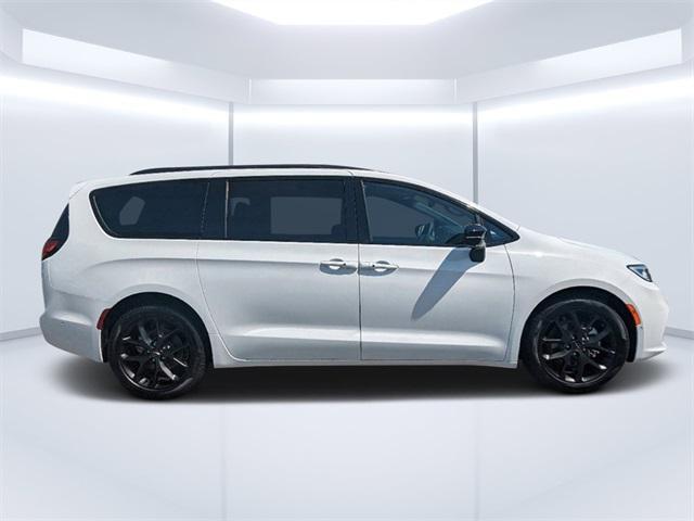 new 2024 Chrysler Pacifica car, priced at $46,110