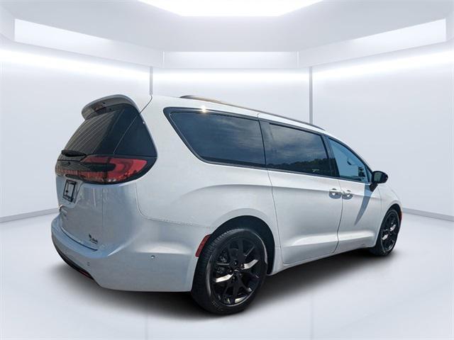 new 2024 Chrysler Pacifica car, priced at $46,110