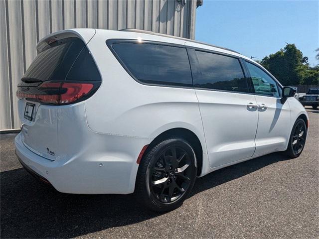 new 2024 Chrysler Pacifica car, priced at $46,110