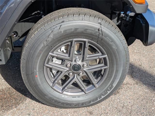 new 2025 Jeep Gladiator car, priced at $48,540