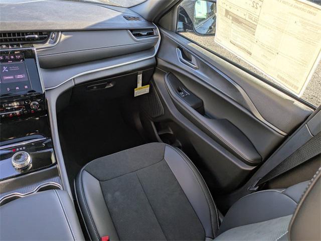 new 2025 Jeep Grand Cherokee car, priced at $41,495