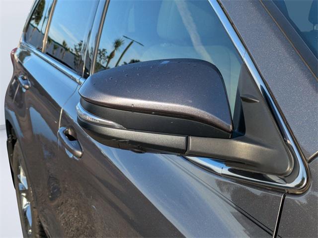 used 2018 Toyota Highlander car, priced at $25,331