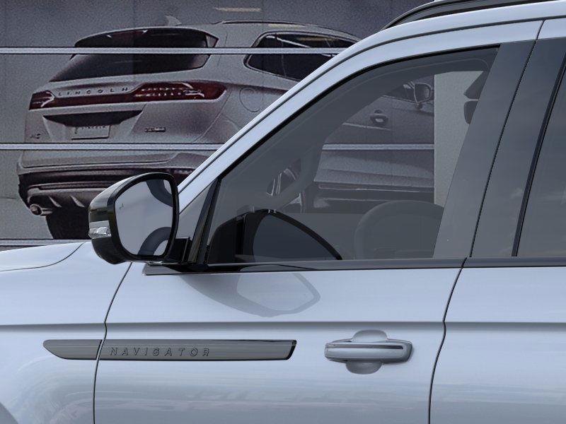 new 2025 Lincoln Navigator car, priced at $103,286