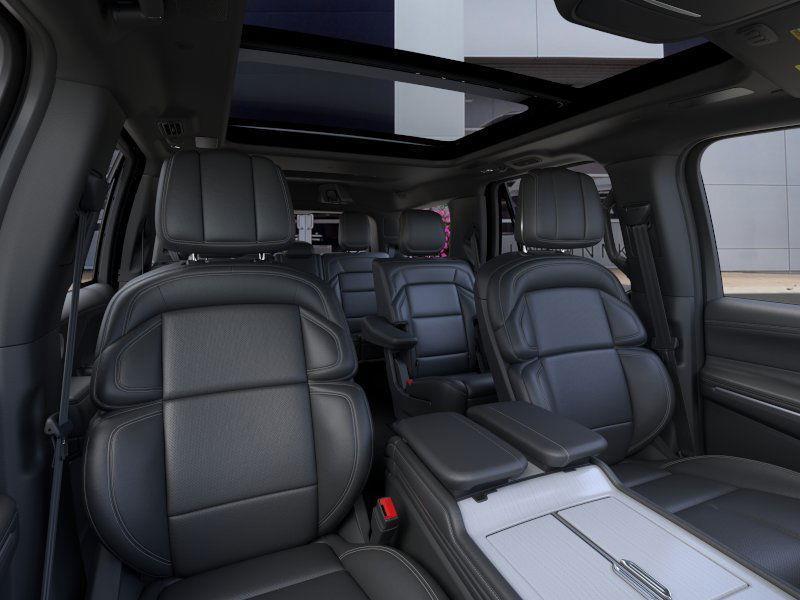 new 2025 Lincoln Navigator car, priced at $103,286