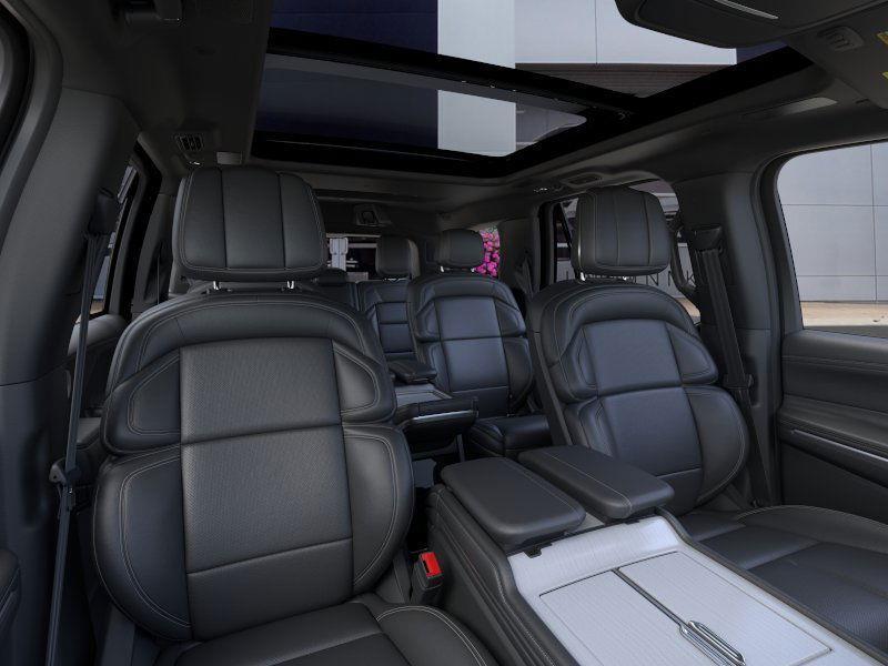 new 2025 Lincoln Navigator car, priced at $105,206