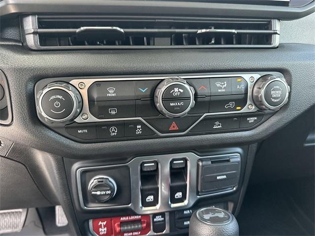 new 2025 Jeep Wrangler car, priced at $37,262