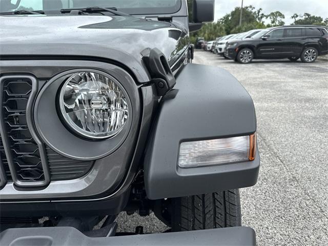 new 2025 Jeep Gladiator car, priced at $39,949