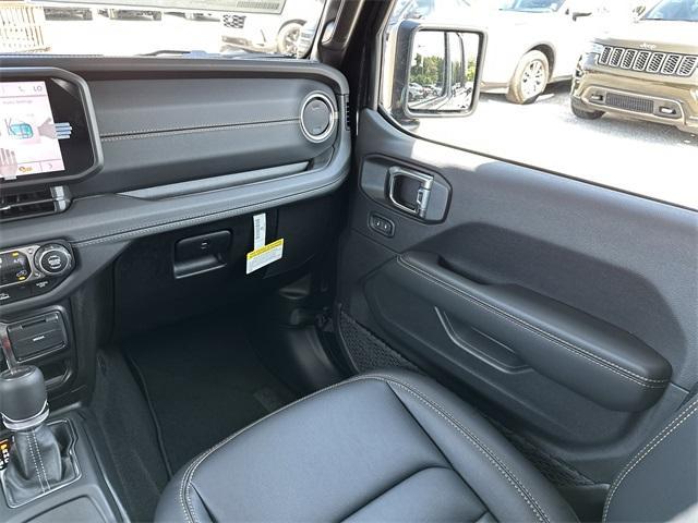 new 2025 Jeep Gladiator car, priced at $42,977