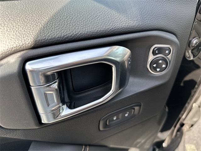 new 2025 Jeep Gladiator car, priced at $42,977