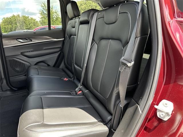 new 2025 Jeep Grand Cherokee car, priced at $44,074