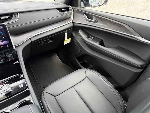 new 2025 Jeep Grand Cherokee car, priced at $39,303