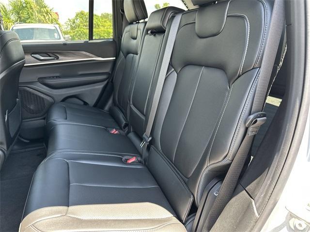 new 2025 Jeep Grand Cherokee car, priced at $44,074