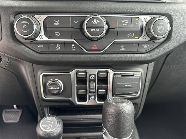 new 2025 Jeep Gladiator car, priced at $38,603