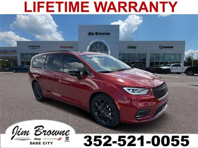 new 2025 Chrysler Pacifica car, priced at $42,615