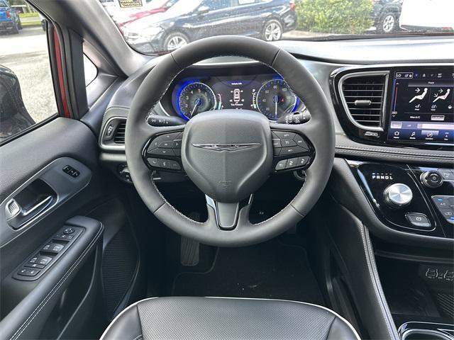 new 2025 Chrysler Pacifica car, priced at $42,615