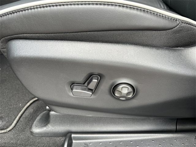 new 2025 Chrysler Pacifica car, priced at $42,615