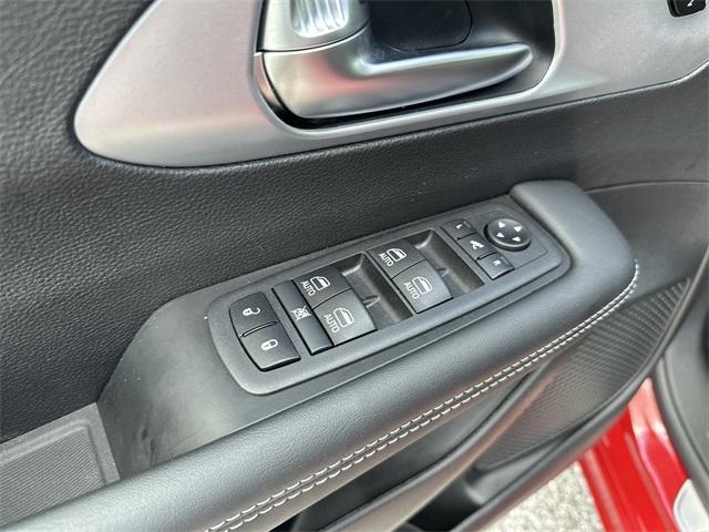 new 2025 Chrysler Pacifica car, priced at $42,615