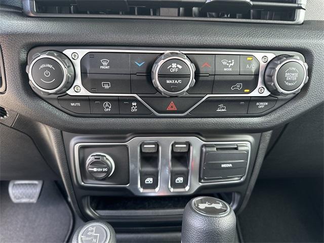new 2025 Jeep Wrangler car, priced at $34,136