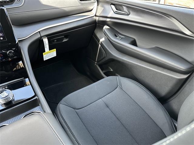 new 2025 Jeep Grand Cherokee car, priced at $35,531