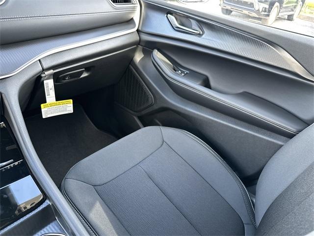 new 2025 Jeep Grand Cherokee car, priced at $36,067