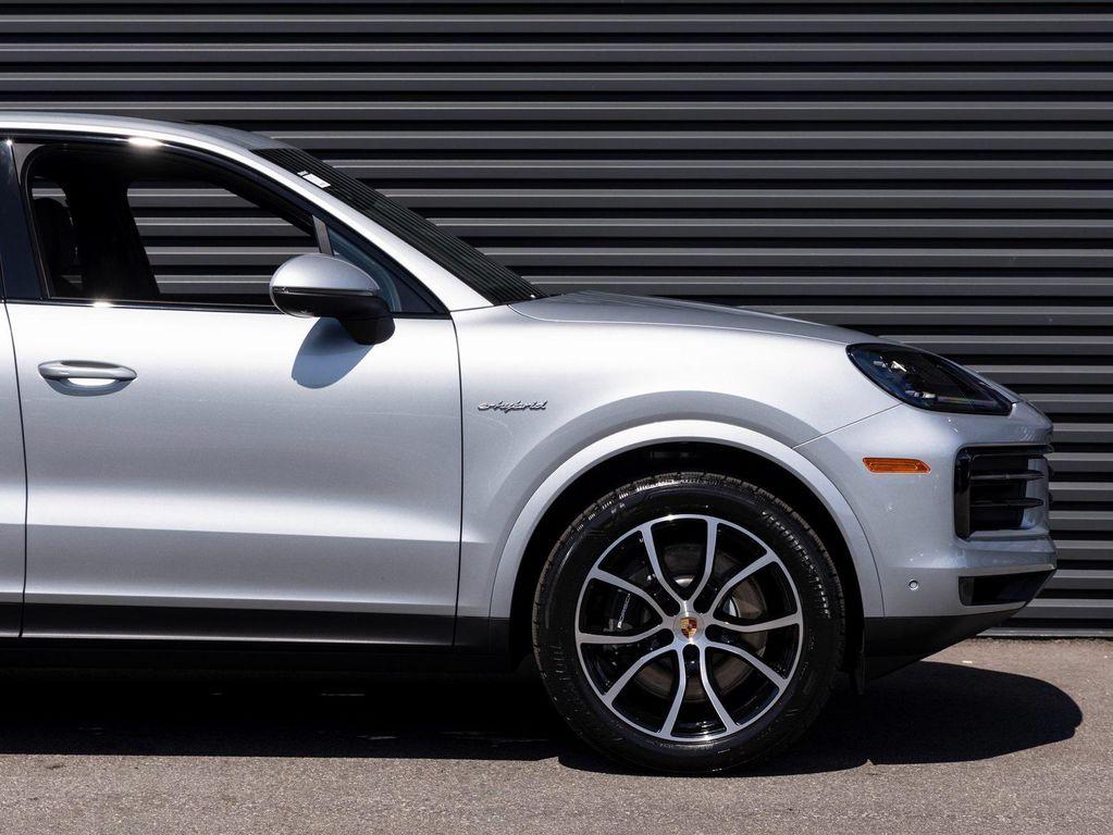 new 2025 Porsche Cayenne car, priced at $116,785