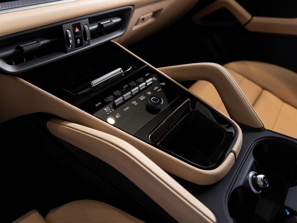 new 2025 Porsche Cayenne car, priced at $103,045