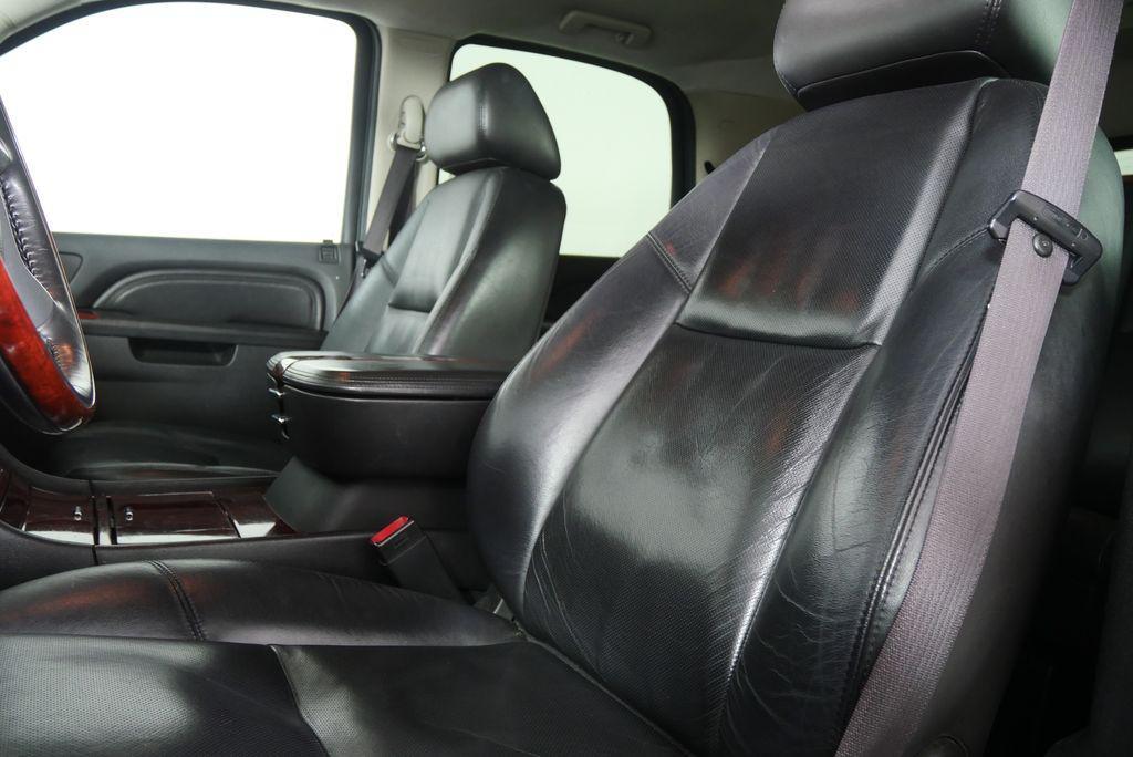 used 2010 Cadillac Escalade car, priced at $10,944