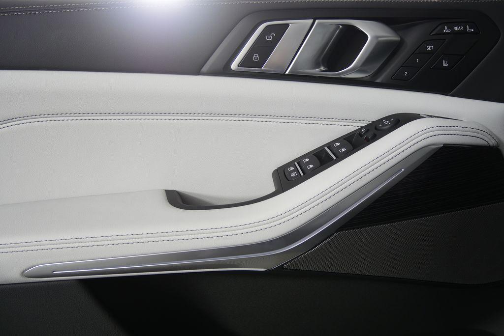new 2026 BMW X7 car, priced at $96,925
