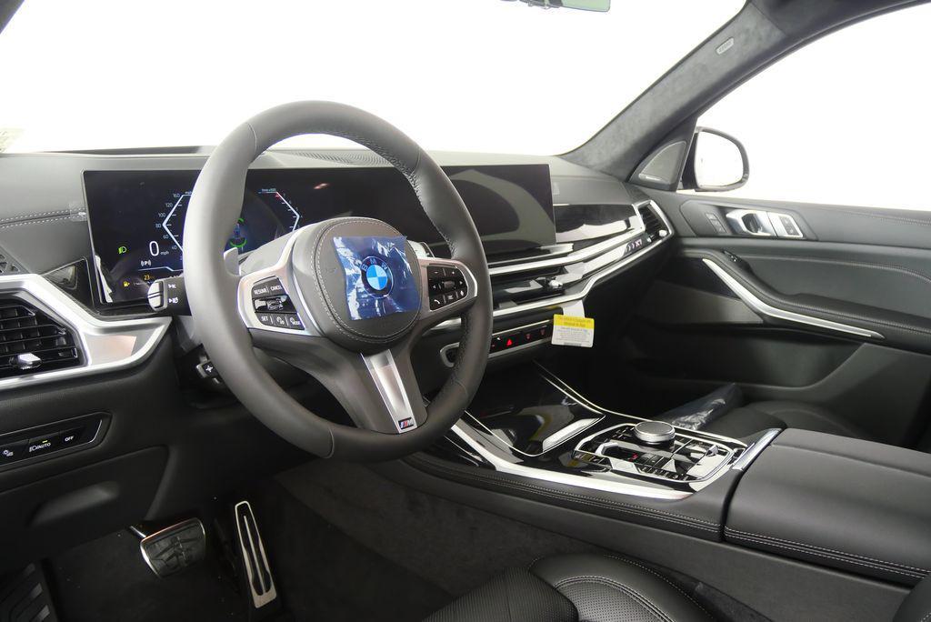 new 2026 BMW X7 car, priced at $100,005