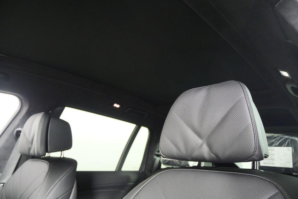new 2026 BMW X7 car, priced at $100,005