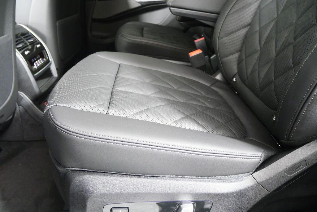 new 2026 BMW X7 car, priced at $100,005