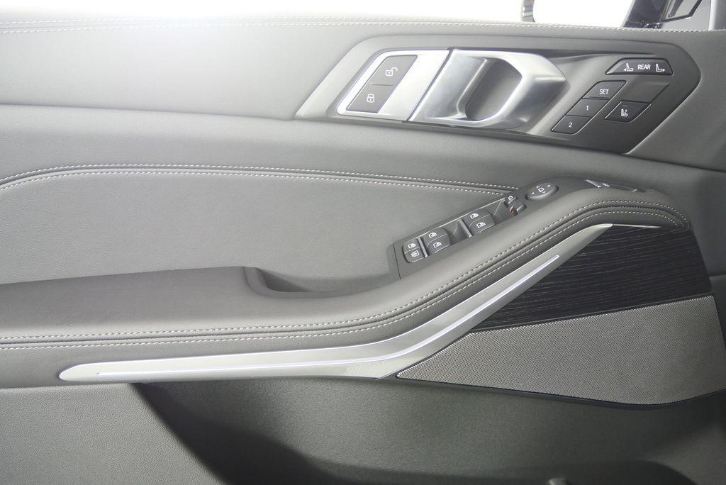 new 2026 BMW X7 car, priced at $100,005