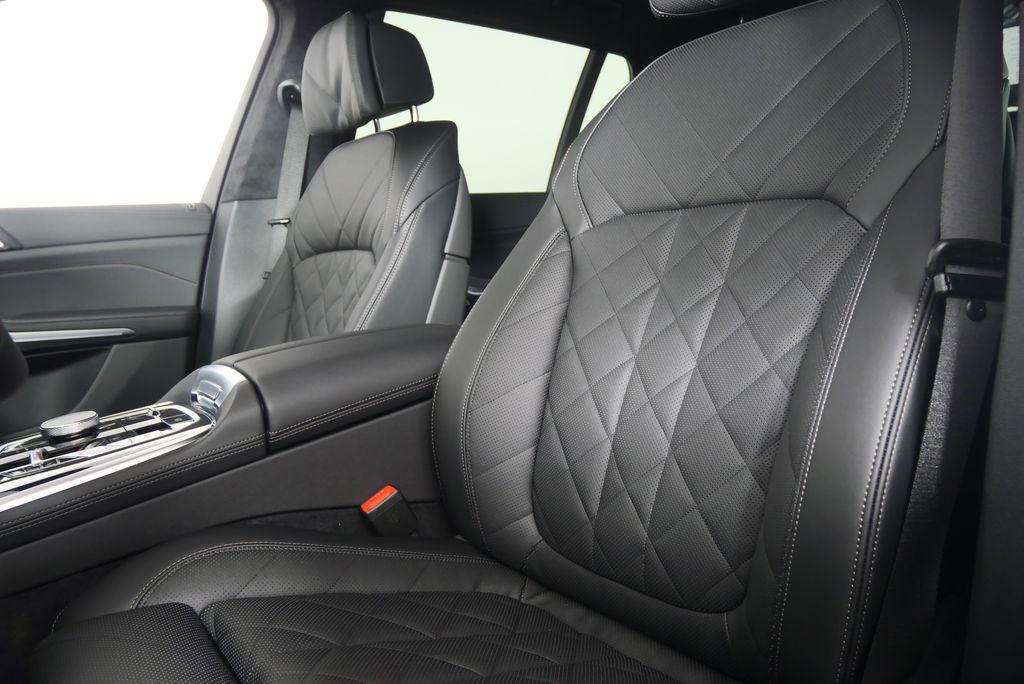 new 2026 BMW X7 car, priced at $100,005