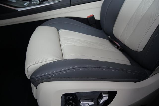 new 2025 BMW X7 car, priced at $161,645