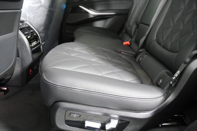 new 2026 BMW X7 car, priced at $100,185