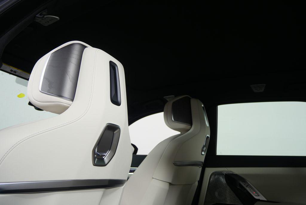 new 2025 BMW 760 car, priced at $137,680