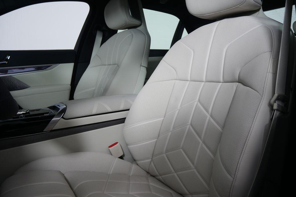 new 2025 BMW 760 car, priced at $137,680