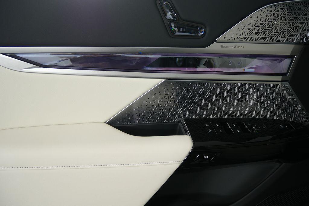 new 2025 BMW 760 car, priced at $137,680