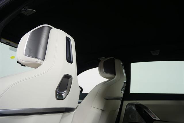 new 2025 BMW 760 car, priced at $137,680