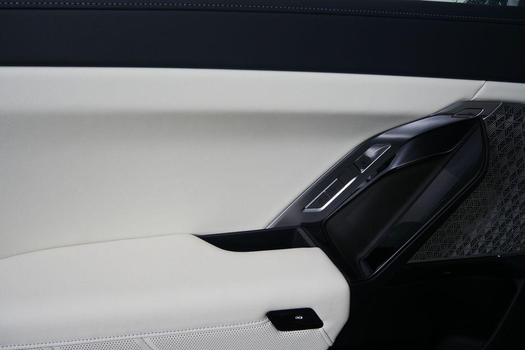 new 2025 BMW 760 car, priced at $137,680