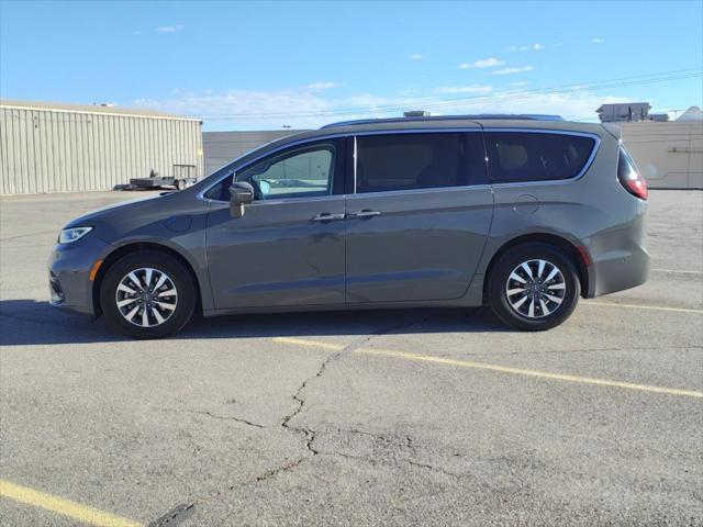 used 2021 Chrysler Pacifica Hybrid car, priced at $19,500